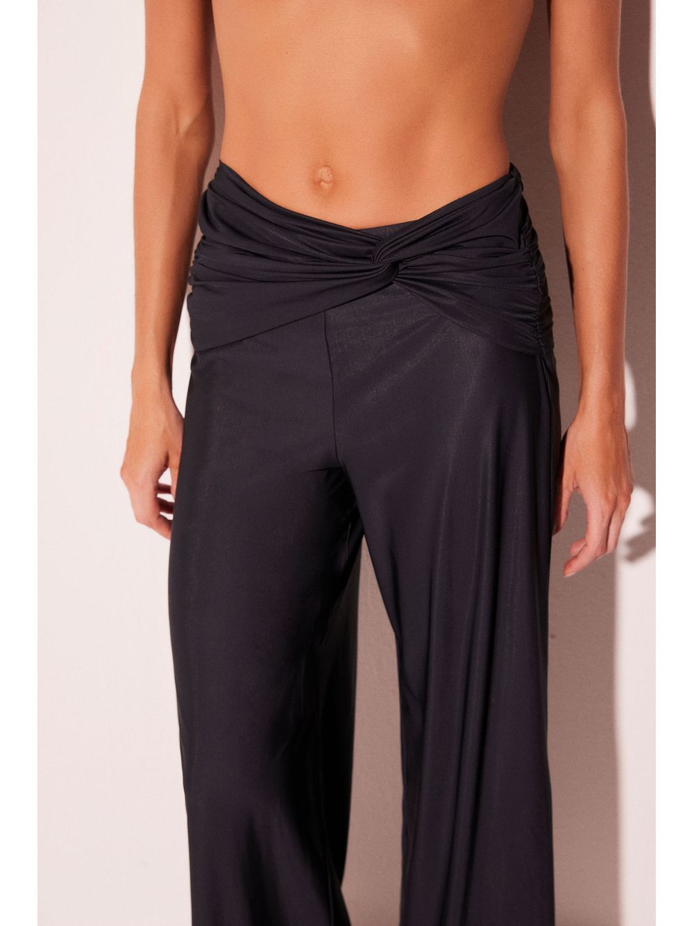 Água de Coco — Calça Reta Essencial
