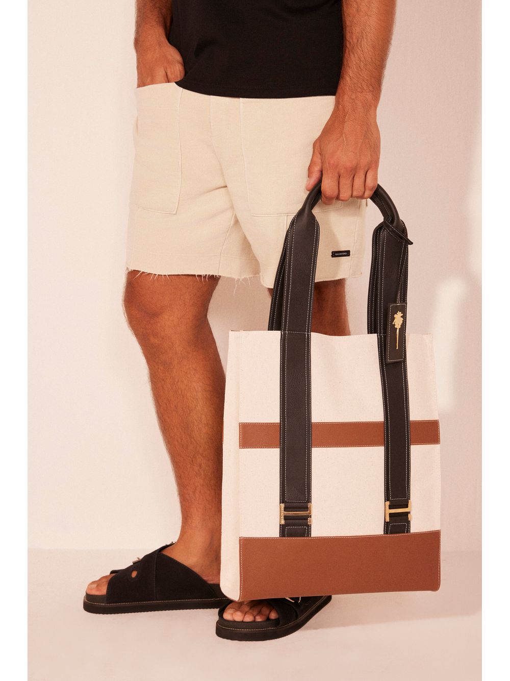 Água de Coco — Bolsa Tote com Recortes Órion