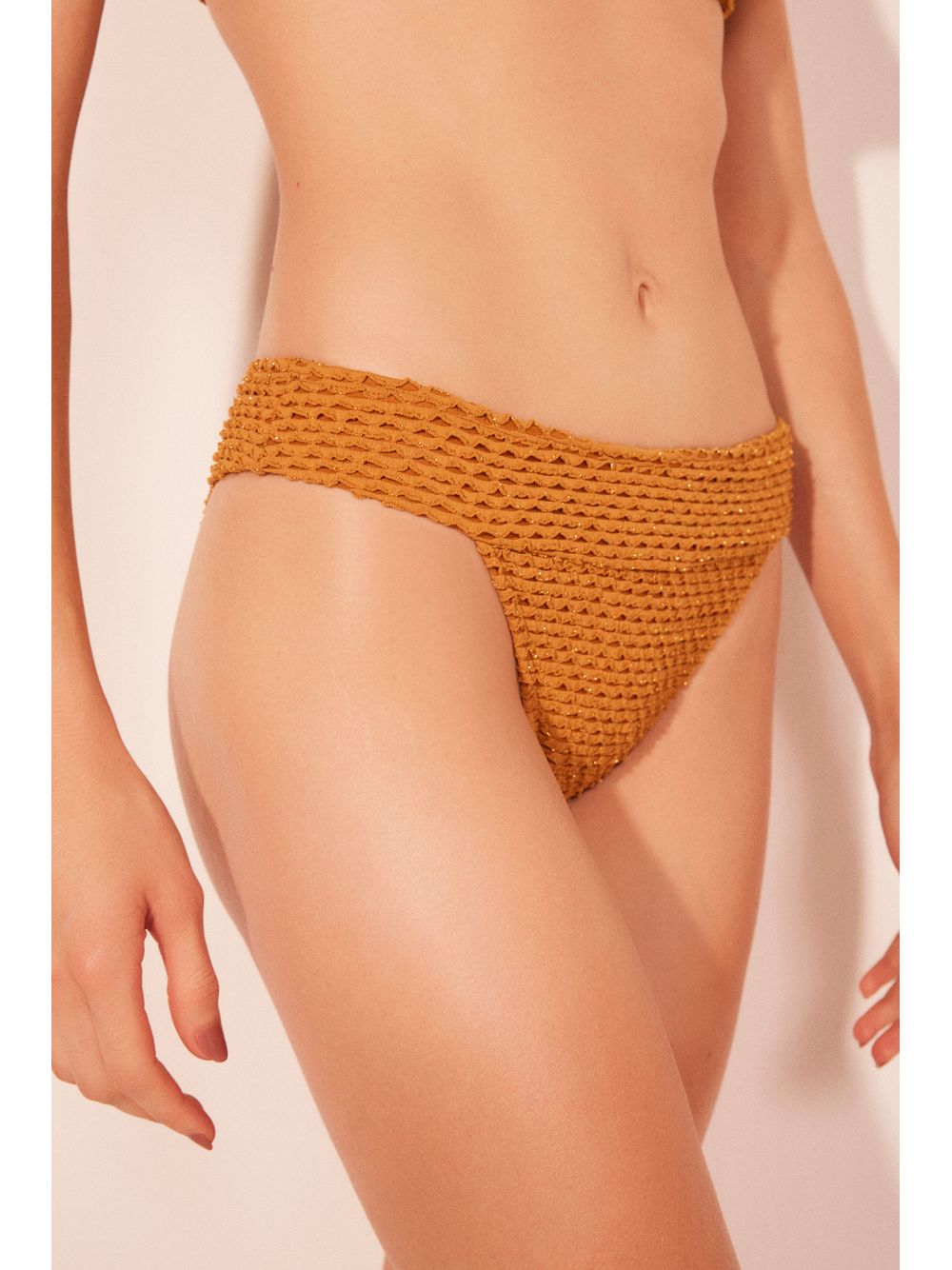 Água de Coco — Biquíni Calcinha Lateral Média Escamas Lurex Laranja