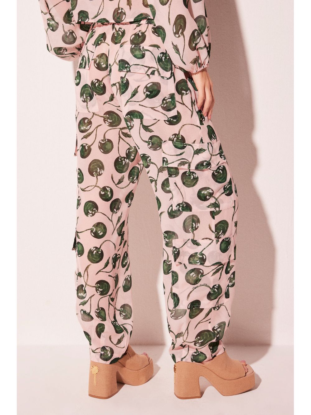 Água de Coco — Calça Cargo Cereja