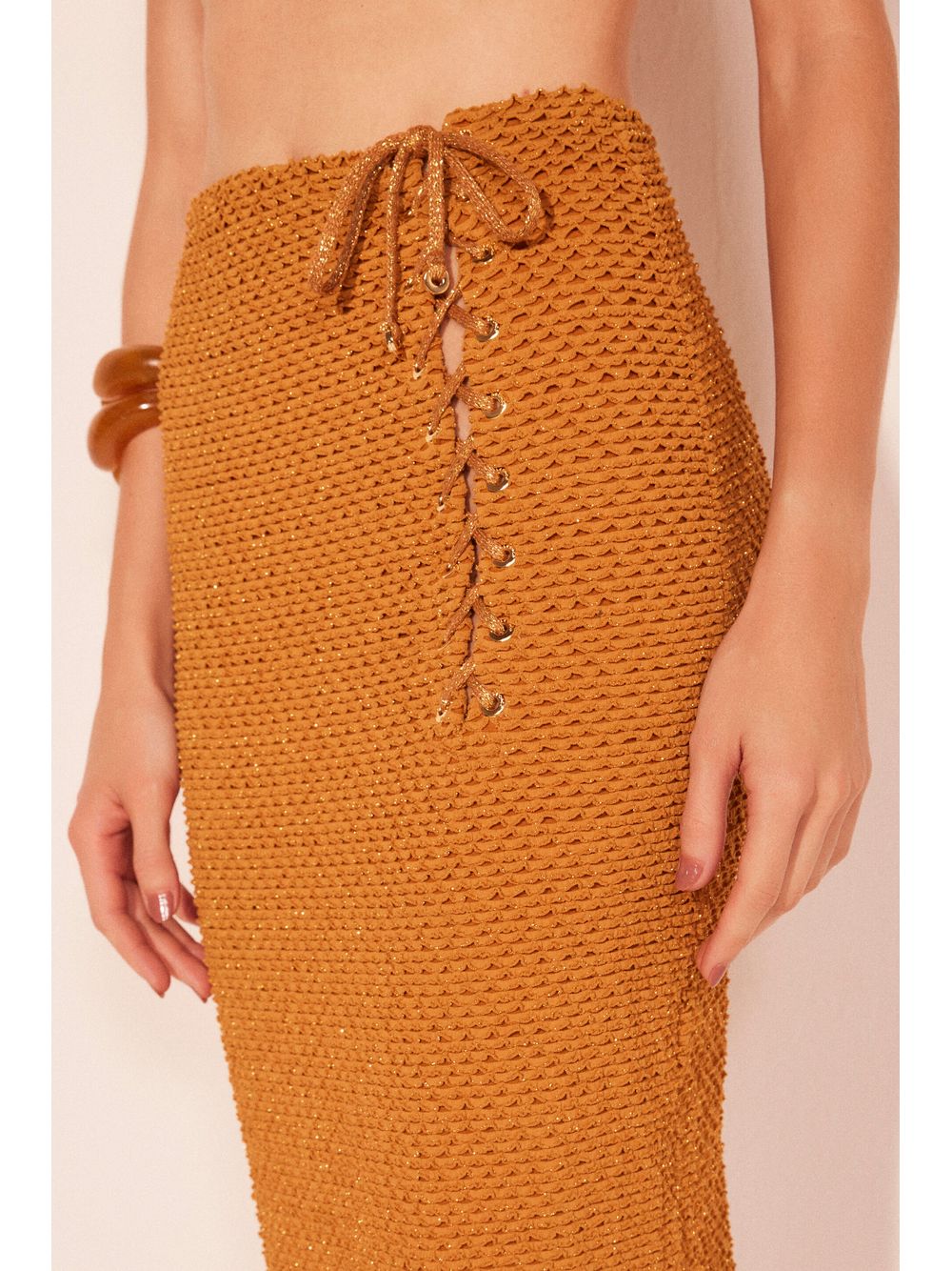 Água de Coco — Saia Midi Escamas Lurex Laranja