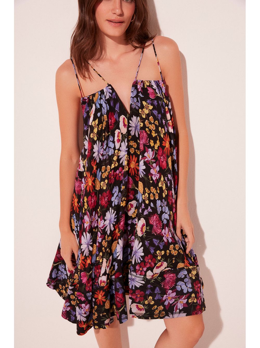 Água de Coco — Vestido Curto Jardim Floral