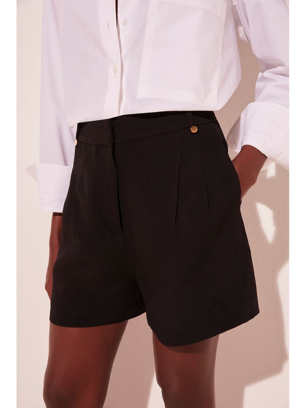Água de Coco — Short Cintura Alta Pétalas Preto