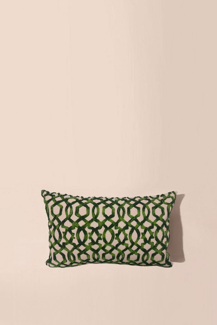 almofada-retangular-bordada-veludo-delhi-77950_1