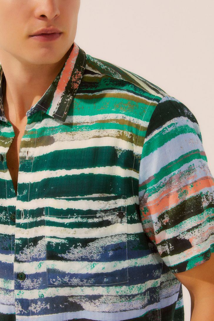 camisa-manga-curta-com-bolso-listras-abstratas-133566_4