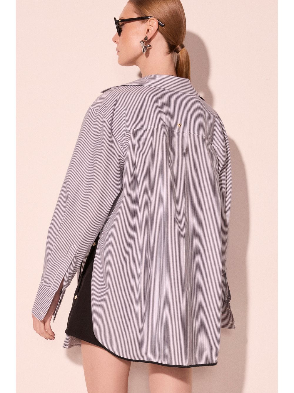 Água de Coco — Camisa Manga Longa Oversized Cúrcuma Preto