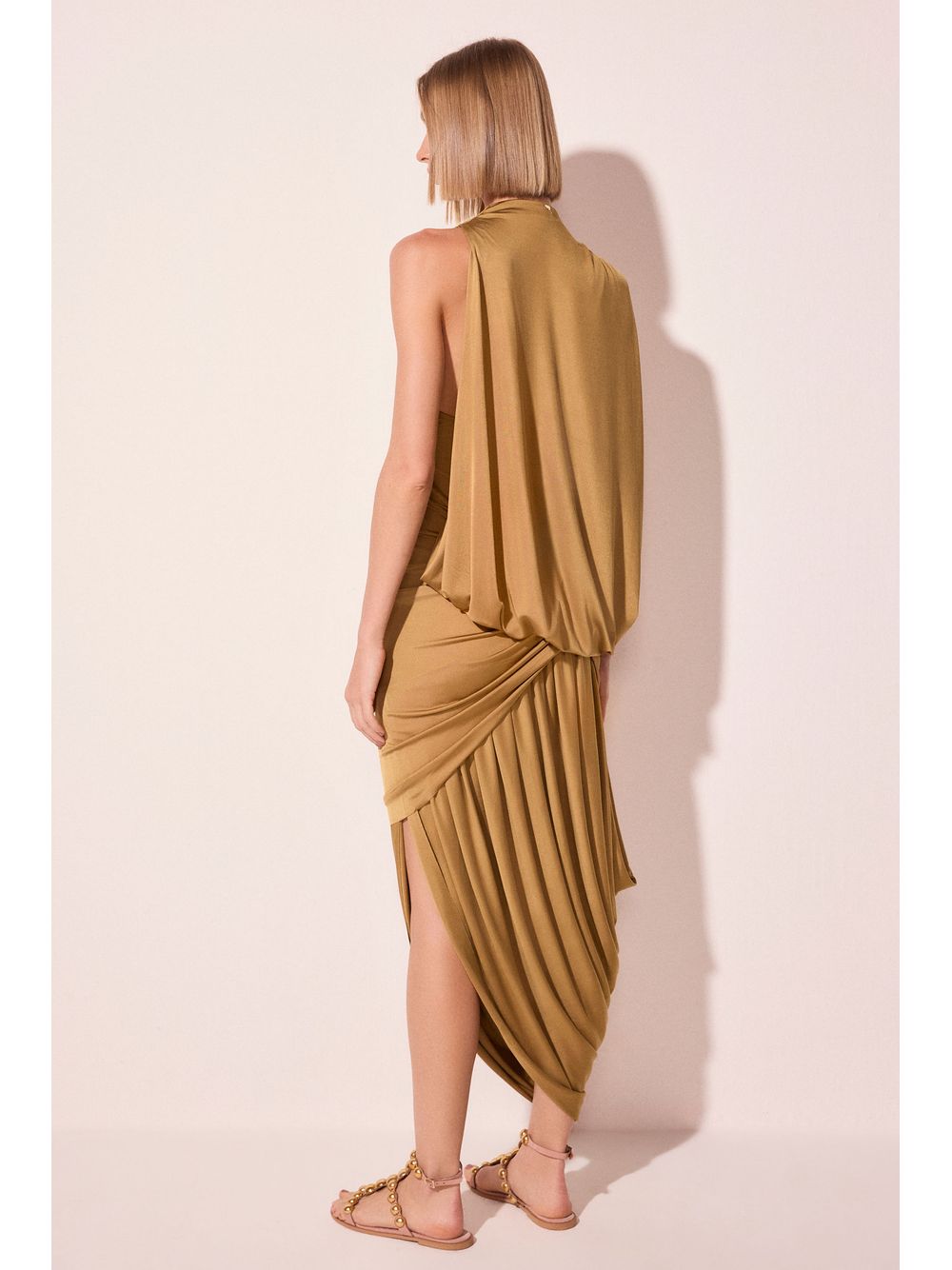 Água de Coco — Vestido Longo Luz Dourado