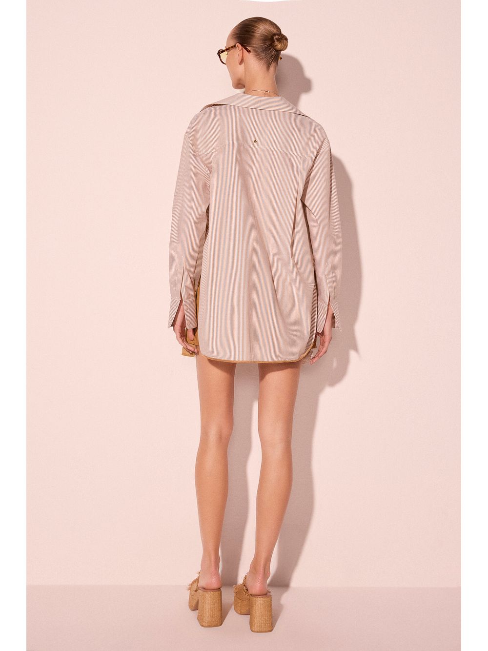 Água de Coco — Camisa Manga Longa Oversized Cúrcuma Bege