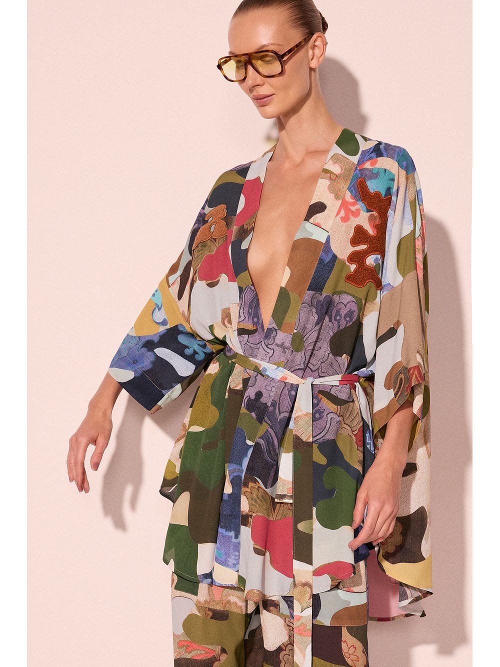 Água de Coco — Capa Kimono Curto Camuflado