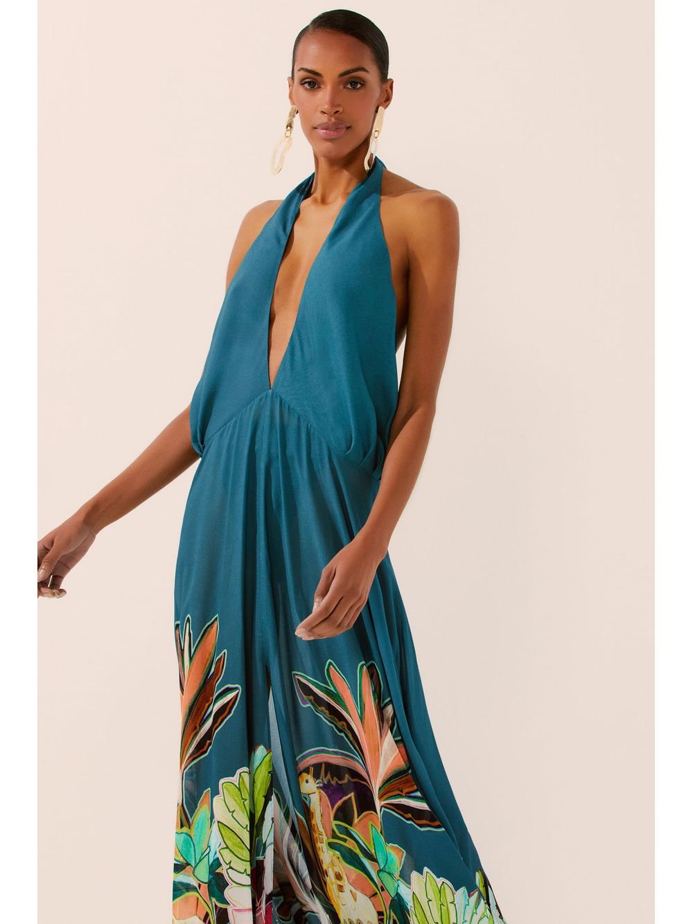 Água de Coco — Vestido Longo Decote V Floresta Ilustrada Localizada