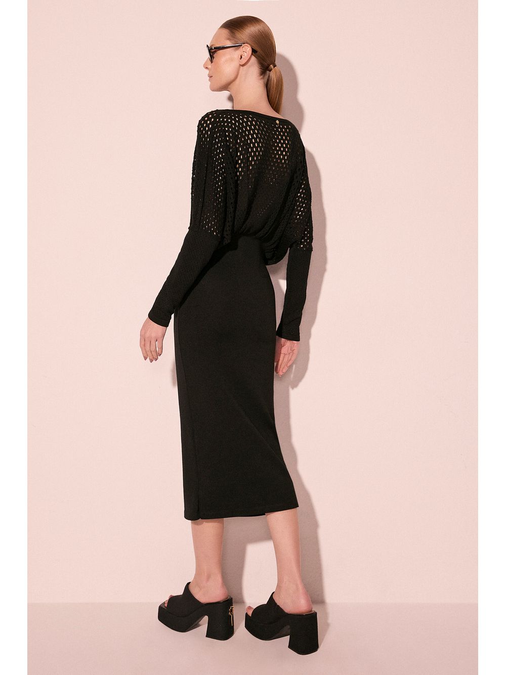 Água de Coco — Vestido Midi Blusado Ampulheta Preto