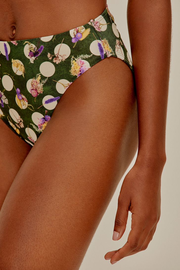 Biquíni Calcinha Hot Pants Cavada Flores Secas detalhes