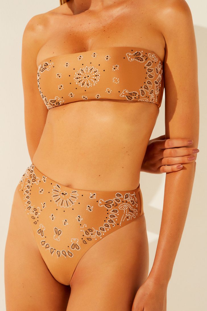 Osiyolik qizlar bir-birining mushuklarini yalaydi Kelly Trump tarjimalari bilan filmlar