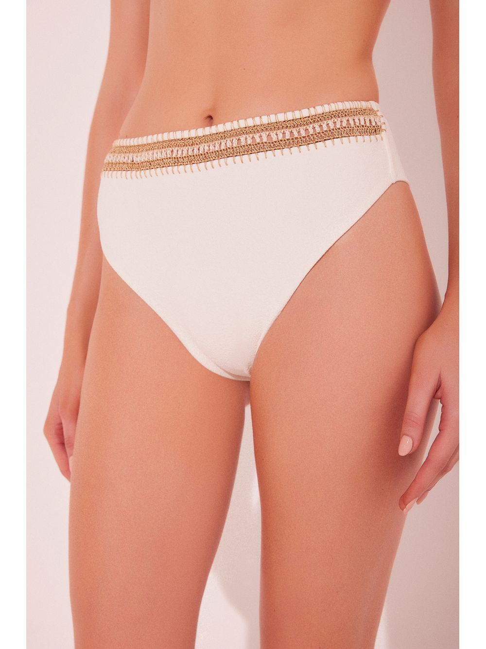 Água de Coco — Biquíni Top Faixa e Calcinha Hot Pants com Bordado Maresias