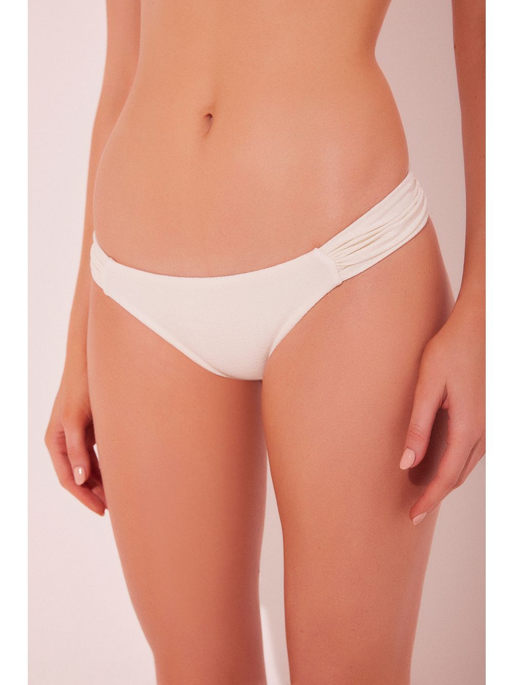 Água de Coco — Biquíni Top Faixa com Aviamento e Calcinha Lateral Média Flor de Sal