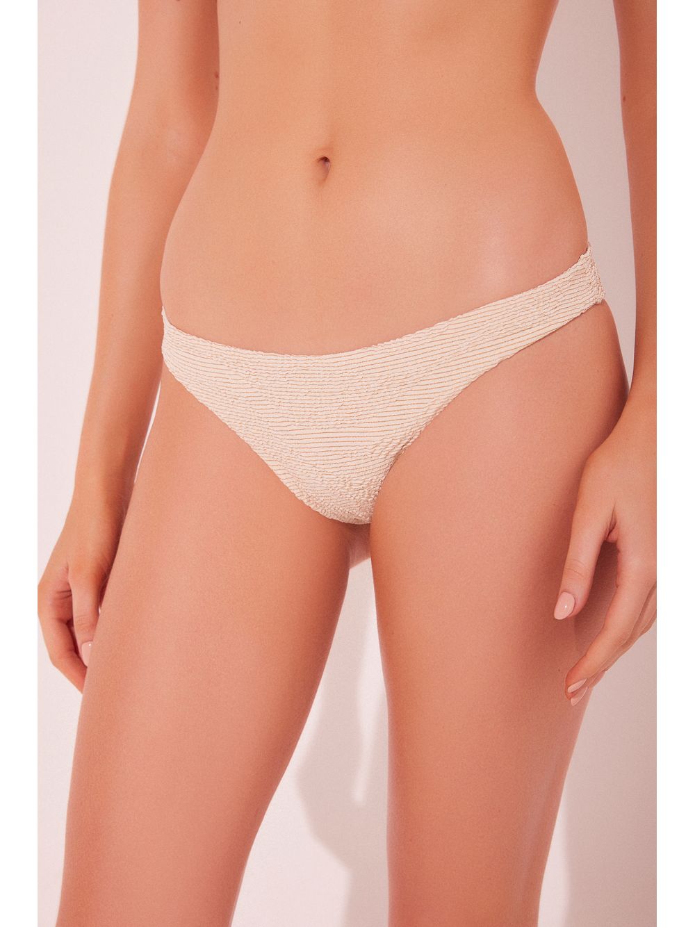 Água de Coco — Biquíni Top Faixa e Calcinha Lateral Fina com Franzido Textura Off White