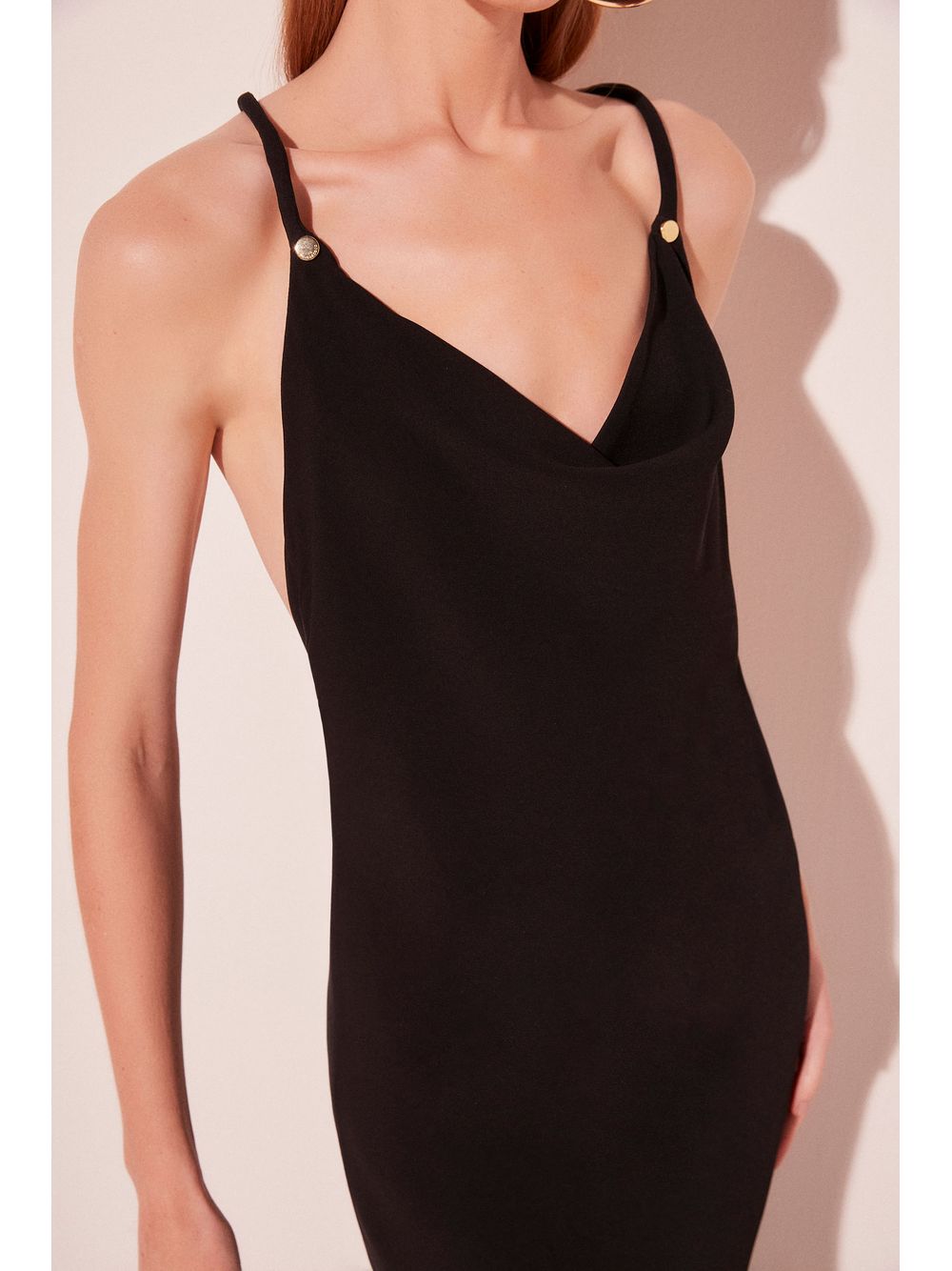 Água de Coco — Vestido Longo Pétalas Preto