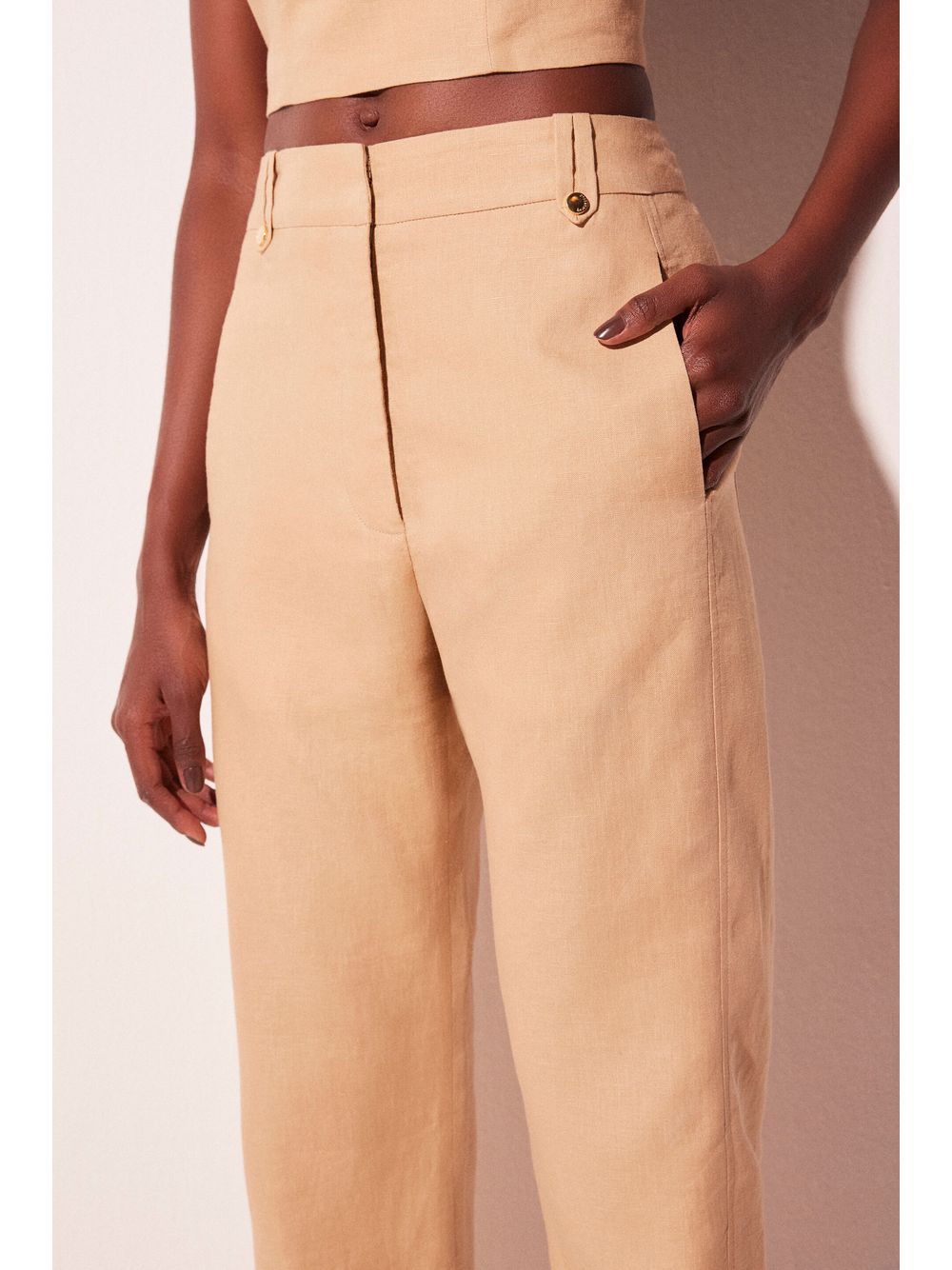 Água de Coco — Calça Slim Fit Reflexo Bege