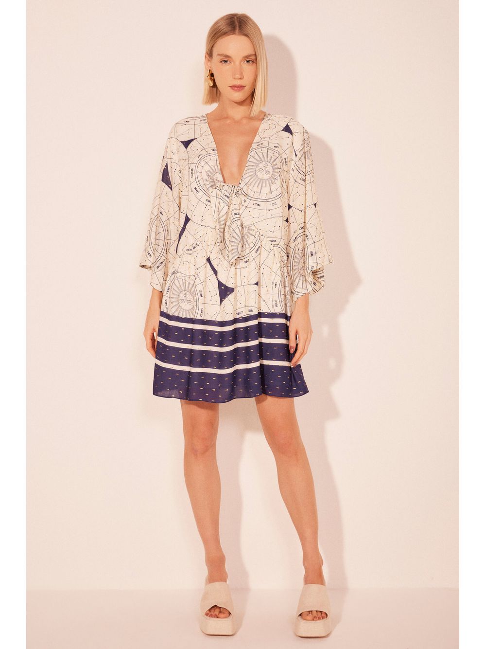 Água de Coco — Vestido Curto Astros Localizado
